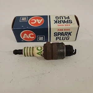 Vintage AC DELCO GM 45S Green, Fire Ring Spark Plugs #16 - Picture 1 of 5