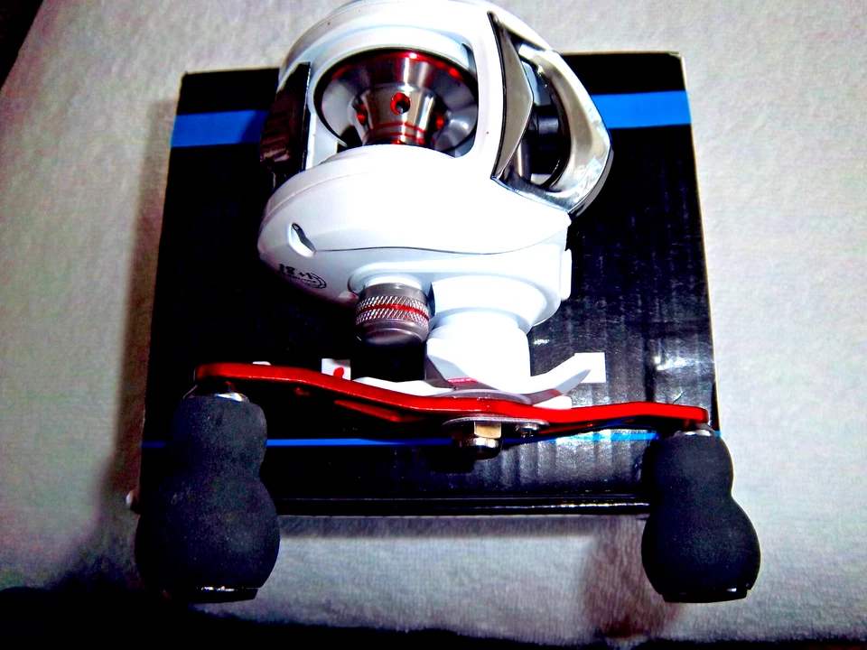 Carrete para mano derecha SOUGAYILANG / 6,3:1, Baitcasting, 7,3 oz / 18+1 BB Foto 1 de 4