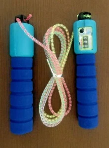2x Corda Fitness Salto Salto Palestra Allenamento Contatore Velocità Maniglie Schiuma Nuove - Foto 1 di 3