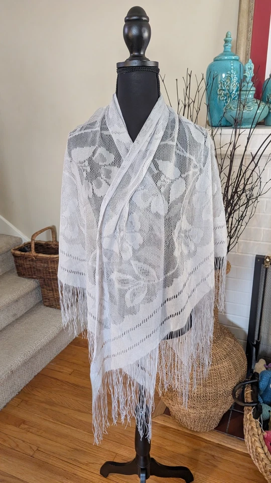 Antiguo Elegante Mantón de Encaje Diseño Floral con Flecos Gris Claro Foto 1 de 4