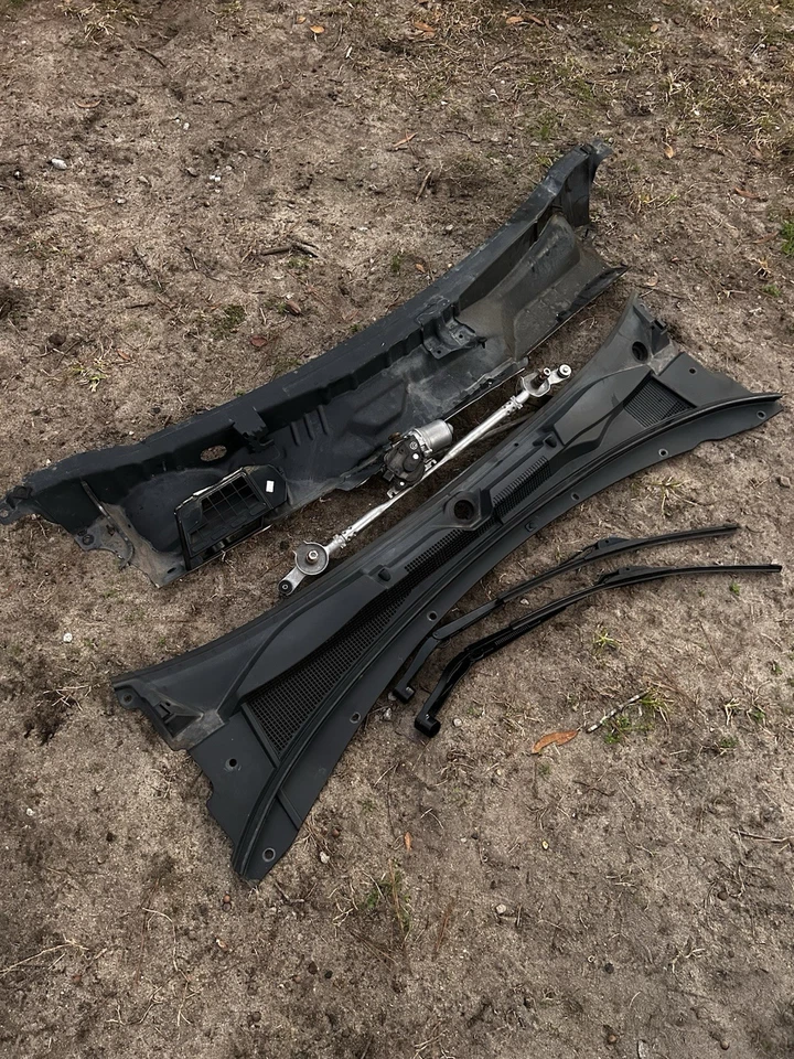 2016-2024 Camaro Ss Windshield Wiper Cowl Plenum cover  - Image 1 of 1