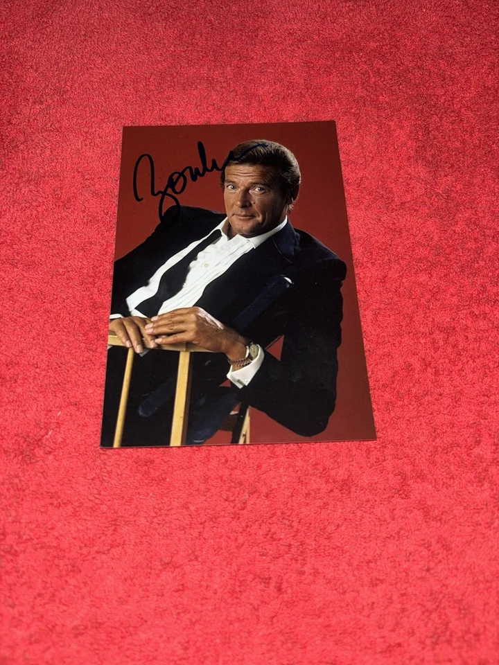 Photo Dédicacée Autograph Roger Moore - Image 1 of 1