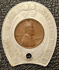 1947D LINCOLN CENT ENCASED HORSESHOE DRINK DUQUESNE PILSNER BEER GOOD LUCK TOKEN - Picture 1 of 6