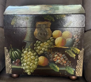 Caja de costura manta floral pintada a mano de madera con tapa con bisagras, pies y esquinas de latón - Imagen 1 de 5