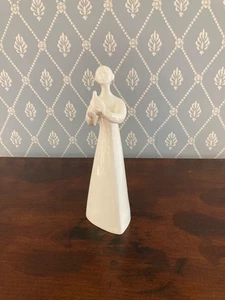 ROYAL DOULTON FIGURINE - PEACE HN2470 - Picture 1 of 5