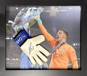 FRAMED EDERSON SIGNED PUMA GOALKEEPER GLOVE SEE PROOF + COA MANCHESTER CITY - Picture 1 of 3