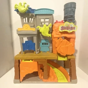 2018 Fisher Price Imaginext Scooby Doo Haunted Ghost Town Playset - Picture 1 of 9