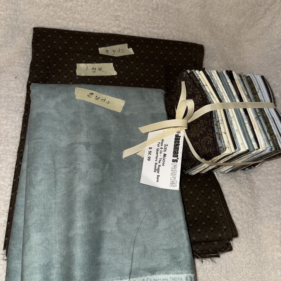 Henry Glass Buggy Barn- Mocha gelada 21 Fat Qtr e 6 jardas em 3 cortes. - Imagem 1 de 4