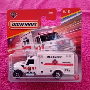 Matchbox 1-125 Series - #24/125 International Terrastar Ambulance - White - Picture 1 of 1