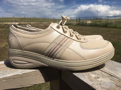 Get Fit Toggle Beige Toning Shoes by Grasshoppers Size 6.5W Women’s - Image 1 of 4