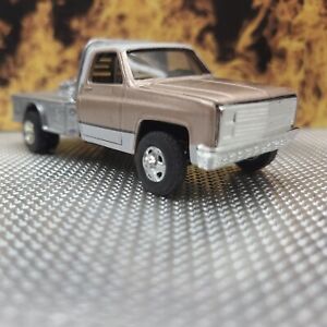 1/64  Greenlight 1987 K-3500 4X4 Flatbed truck SQUARE BODY CHEVY hitch tow ERTL
