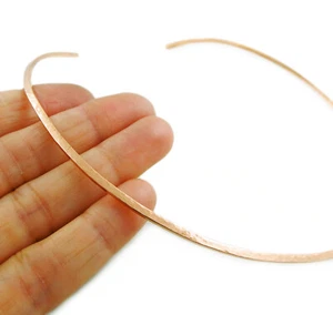 Massiver handgefertigter gehämmerter Kupfer Halsreif Halskette Torc Schmuck für Damen - Bild 1 von 6