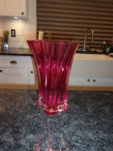  RED/PINK  - 9.75" VINTAGE FLOWER Bouquet Vase - TWISTED ART GLASS - - Picture 1 of 5