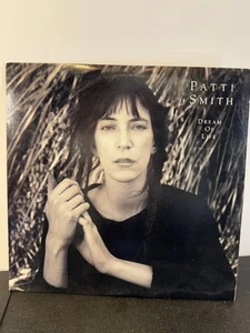 Patti Smith – Dream of Life (1988) Arista AL-8453 – Original Vinyl LP - Picture 1 of 4
