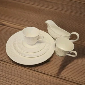 AYNSLEY BELLEEK WHITE BASKETWEAVE 6pc Replacement- Plates, Cups, Gravy Boat - Bild 1 von 21
