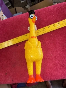 Gomma Pollo Squeaker Rumoremaker Squawkin' Chik'n REGALO GAG - Foto 1 di 6