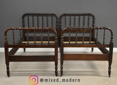 Camas dobles Jenny Lind antiguas de caoba - un par Foto 1 de 4