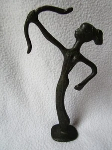 Bogenschützin kleine Messing Figur 14x8,5cm auf Fuß fein gearbeitet patiniert - Picture 1 of 7