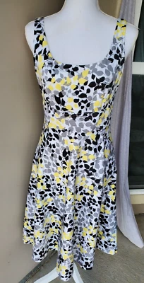 Vestido midi Petite Sophisticate para mujer 6P negro amarillo forrado floral midi elástico Foto 1 de 4