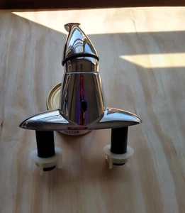 Delta Classic Single Handle Centerset Bathroom Faucet ONLY- Chrome - Picture 1 of 4