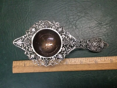 Antiguo colador de té de plata 800 ornamentado sobre taza ~ 60,8 gramos Foto 1 de 4