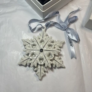 Adorno Copo de Nieve 4" 2 Dimensionales con Caja Pandora Edición Limitada - Imagen 1 de 23