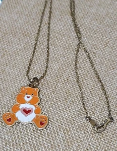 VINTAGE ORIGINAL AGC 1983 CARE BEAR EMAILLE "TENDERHEART" ANHÄNGER MIT 18" KETTE - Bild 1 von 5
