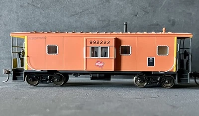 Walthers HO Milwaukee Road Bay Window Caboose 992222 # 932-7621 RTR Detail - Image 1 of 4