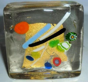 STUNNING VINTAGE RETRO ART GLASS GOLD MULTICOLOURED SQUARE PAPERWEIGHT - Picture 1 of 11