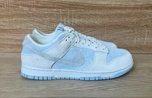 NUOVO - Nike Dunk Low - taglia 42 - blu chiaro/grigio chiaro (Light Armory Blue Photon Dust) - Foto 1 di 8