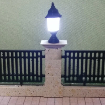 5PC Scale Garden Street Lamps Miniatures Courtyard Lawn Lighting Model - Image 1 of 4