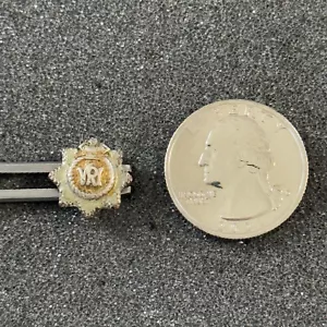 Royal Canadian Regiment Victoria Regina Imperatrix Screw Back Lapel Pin B49447 - Picture 1 of 2