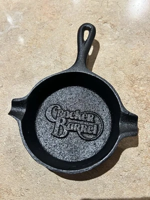 "Mini sartén de hierro fundido vintage Lodge EE. UU. reposacuchara/cenicero 3""" Foto 1 de 4