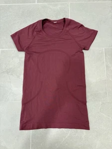 Lululemon Maroon Wine Hip-Length Swiftly Tech Short-Sleeve Shirt 2.0 Size 4 - Picture 1 of 9