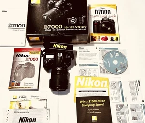 Nikon D7000 Spiegelreflex Digitalkamera, Komplettset! Akkuladegerät, Handbücher, Gurt - Bild 1 von 12