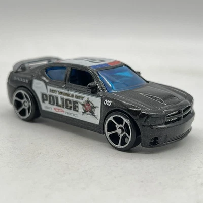 Dodge Charger SRT8 2010 negro suelto City Works Police OH5 Hot Wheels Foto 1 de 4