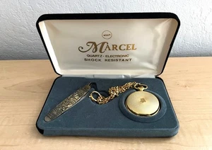 Reloj Bolsillo Marcel Vintage Hecho en Suiza Cuarzo con Cadena Tono Dorado y Cuchillo de Caza - Imagen 1 de 6