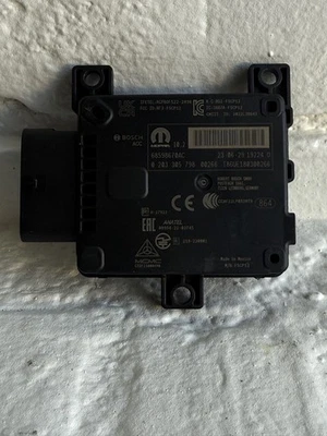 Sensor de distancia de control de crucero Chrysler Pacifica 2021-2024 OEM 68598670AC Foto 1 de 4