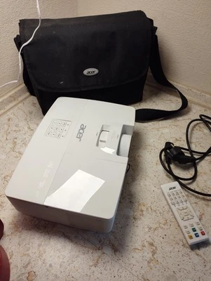 Acer Full HD Beamer - Bild 1 von 4