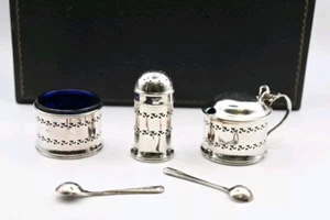 Fine Boxed 1960 Solid Silver 5 pc Cruet /Salt /Pepper / Mustard Set Spoons boxed - Picture 1 of 4