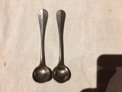 2 PETITES CUILLERES MONOGRAMMES  A SEL OU CAVIAR ARGENT MASSIF  MINERVE  - Photo 1/4