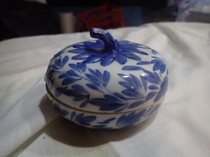 Floral Ceramic Hand painted Blue & White Covered Trinket round jar 4.25" - Picture 1 of 7