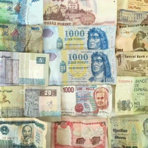 Foreign Banknote Mixed Lot Vintage Paper Currency Egypt Malta Morocco Hungary - Picture 1 of 9
