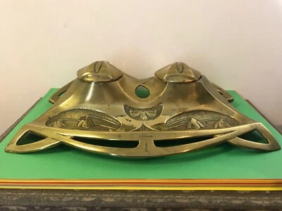 Superb Art Nouveau brass double inkwell and desk stand, c.1900 — 第 1/4 张图片