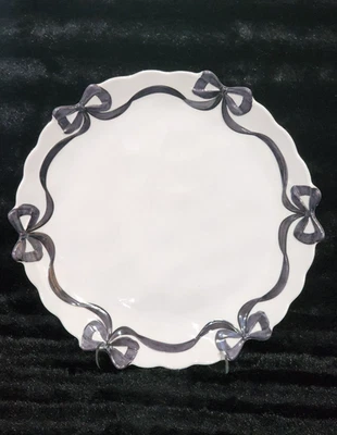 4 lazos de cinta de coqueta negra en platos de cena de melamina blanca 11" Bella Lux BONITO Foto 1 de 4