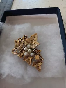 Vintage Kunstperlentrauben Brosche Goldton großes Blatt Cluster Rebe - Bild 1 von 6