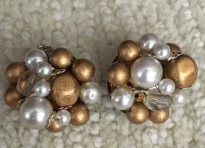 Vintage Gold Tone Earrings With Pearls   (1 Pair)  Women's Jewelry JAPAN Signed - Picture 1 of 8