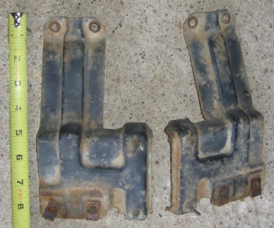 Cadillac Deville Fleetwood 1976 par de soportes de montaje de radiador superior usados 75 76 Foto 1 de 3