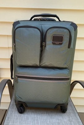 NWT TUMI FREMONT BRILEY INTERNATIONAL  EXPANDABLE CARRY ON 4 WHEEL SUITCASE BAG - Image 1 of 4