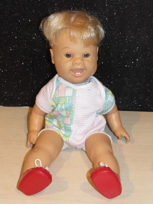 FAMOSA "MUÑECA EXPRESIONES, BARRIGA PRENSADA, HECHA EN ESPAÑA, VINILO 15", 1995 ADORABLE Foto 1 de 4